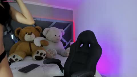 Snapshot of sofiewild_ chatting on 10/01/25, 07:53 sofie online show from 10/01/25, 07:53