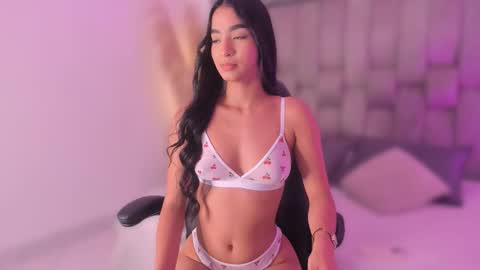 Snapshot of sofiewild_ chatting on 11/29/25, 07:28 sofie online show from 11/29/25, 07:28