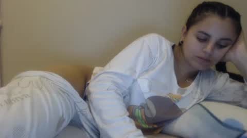 Snapshot of sofigarcia17 chatting on 11/06/25, 02:01 sofi online show from 11/06/25, 02:01