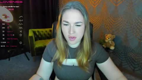 Snapshot of sofii_darling chatting on 04/27/26, 05:00 sofii_darling online show from 04/27/26, 05:00