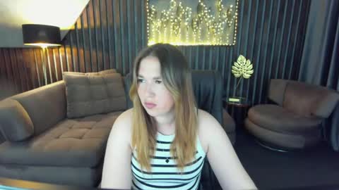 Snapshot of sofii_darling chatting on 05/10/26, 04:23 sofii_darling online show from 05/10/26, 04:23