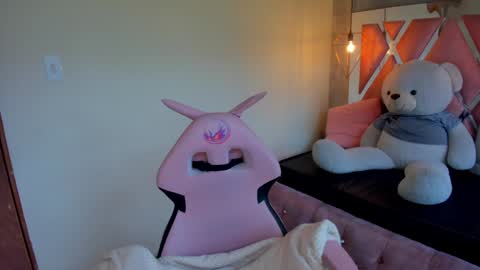 Snapshot of sofii_miller_ chatting on 12/21/24, 07:06 online show from 12/21/24, 07:06