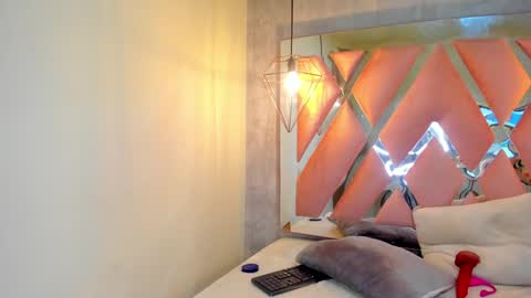 Snapshot of sofii_miller_ chatting on 12/28/24, 09:40 online show from 12/28/24, 09:40