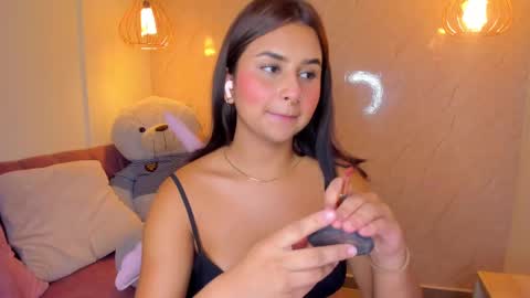 Snapshot of sofii_miller_ chatting on 02/22/25, 06:19 online show from 02/22/25, 06:19