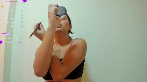 Snapshot of sofii_miller_ chatting on 03/05/25, 06:12 online show from 03/05/25, 06:12