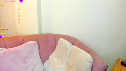 Snapshot of sofii_miller_ chatting on 03/07/25, 01:09 online show from 03/07/25, 01:09