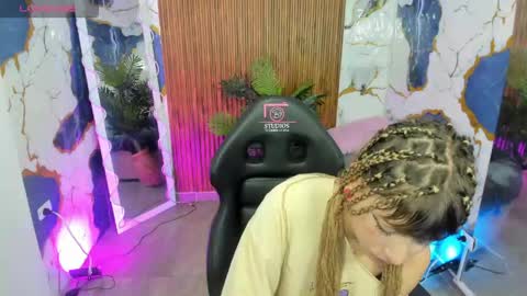 Snapshot of sofii_tay chatting on 05/21/26, 09:22 Sofii online show from 05/21/26, 09:22