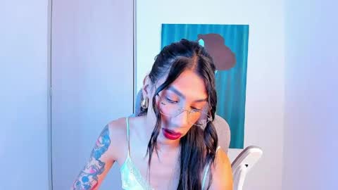 Sofi online show from 04/05/26, 01:08