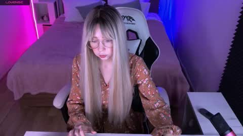 Sofia online show from 10/15/25, 04:12