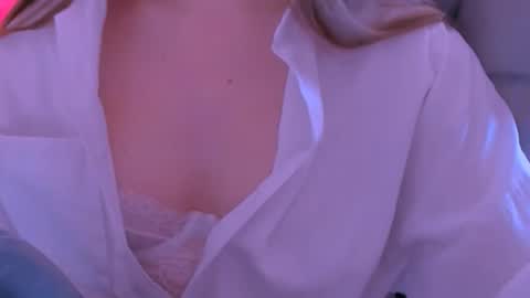 Snapshot of sofinovvak chatting on 02/26/26, 11:31 Sofi online show from 02/26/26, 11:31