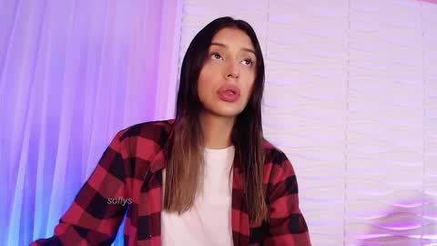 Snapshot of sofly_s chatting on 02/25/25, 11:41 Sofi online show from 02/25/25, 11:41