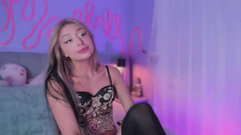 Snapshot of sofly_s chatting on 11/27/25, 12:29 Sofi online show from 11/27/25, 12:29