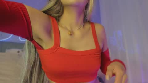 Snapshot of sofly_s chatting on 12/03/25, 11:41 Sofi online show from 12/03/25, 11:41