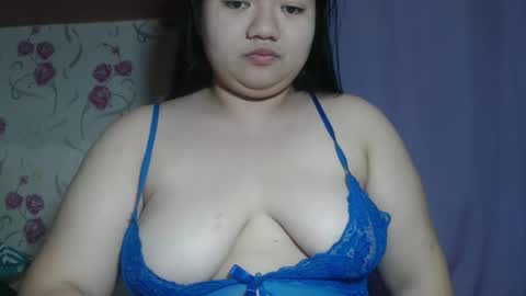 Snapshot of soft_angie chatting on 11/24/25, 01:00 Angie online show from 11/24/25, 01:00