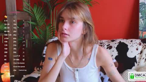 Snapshot of soft_animal chatting on 09/14/25, 06:56 E online show from 09/14/25, 06:56