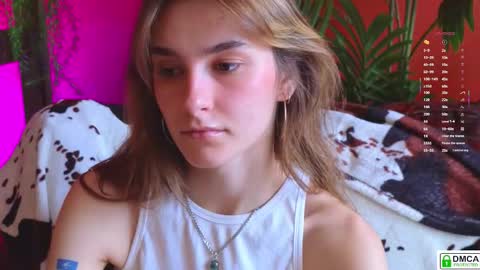 Snapshot of soft_animal chatting on 09/27/25, 07:24 E online show from 09/27/25, 07:24