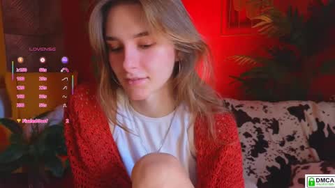 Snapshot of soft_animal chatting on 10/05/25, 07:07 E online show from 10/05/25, 07:07