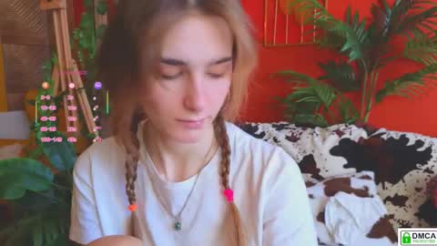 Snapshot of soft_animal chatting on 10/07/25, 07:16 E online show from 10/07/25, 07:16