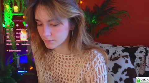 Snapshot of soft_animal chatting on 10/15/25, 07:30 E online show from 10/15/25, 07:30