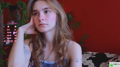 Snapshot of soft_animal chatting on 11/15/25, 08:55 E online show from 11/15/25, 08:55