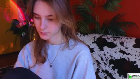 Snapshot of soft_animal chatting on 11/19/25, 11:21 E online show from 11/19/25, 11:21