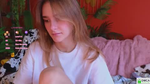 Snapshot of soft_animal chatting on 11/21/25, 09:19 E online show from 11/21/25, 09:19