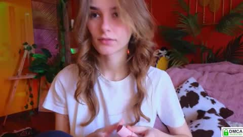 Snapshot of soft_animal chatting on 11/22/25, 09:08 E online show from 11/22/25, 09:08