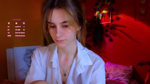 Snapshot of soft_animal chatting on 11/28/25, 09:34 E online show from 11/28/25, 09:34