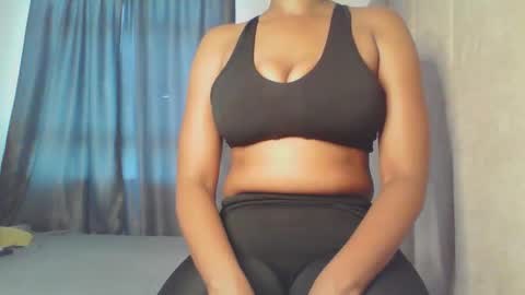 Snapshot of soft_soleil chatting on 03/17/26, 01:47 Amanda online show from 03/17/26, 01:47