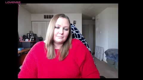 Snapshot of softerpeaches chatting on 12/24/24, 08:27 Rose online show from 12/24/24, 08:27