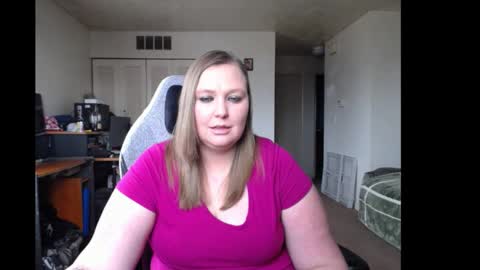 Snapshot of softerpeaches chatting on 01/24/25, 09:05 Rose online show from 01/24/25, 09:05