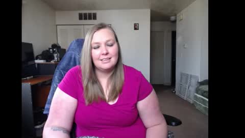 Snapshot of softerpeaches chatting on 02/18/25, 08:36 Rose online show from 02/18/25, 08:36