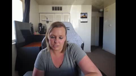 Snapshot of softerpeaches chatting on 09/11/25, 07:25 Rose online show from 09/11/25, 07:25