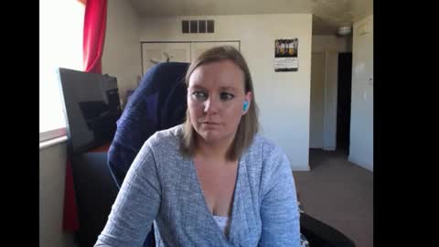 Snapshot of softerpeaches chatting on 10/31/25, 07:37 Rose online show from 10/31/25, 07:37