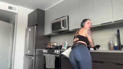 Snapshot of softheatmaria chatting on 12/17/25, 02:34 Soft Heat Maria online show from 12/17/25, 02:34