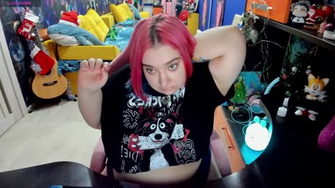 Snapshot of softie_sofy chatting on 01/11/25, 12:07 Sofie online show from 01/11/25, 12:07