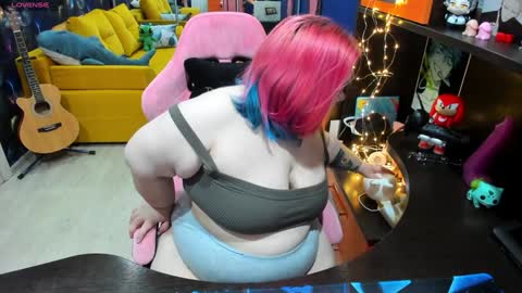 Snapshot of softie_sofy chatting on 01/29/25, 01:58 Sofie online show from 01/29/25, 01:58