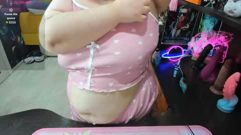 Snapshot of softie_sofy chatting on 12/18/25, 03:12 Sofie online show from 12/18/25, 03:12