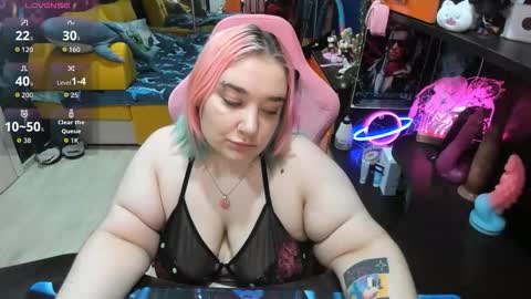 Snapshot of softie_sofy chatting on 02/06/26, 03:33 Sofie online show from 02/06/26, 03:33