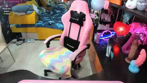 Snapshot of softie_sofy chatting on 02/14/26, 04:09 Sofie online show from 02/14/26, 04:09