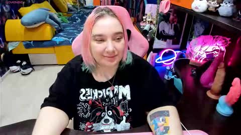 Snapshot of softie_sofy chatting on 02/28/26, 01:17 Sofie online show from 02/28/26, 01:17