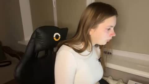 Snapshot of softiris_ chatting on 03/22/26, 06:33 Anna online show from 03/22/26, 06:33