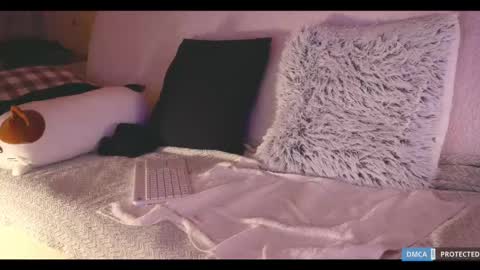 Lisa  online at  .11 from about utc online show from 02/18/25, 08:03