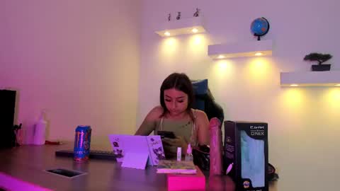 Snapshot of softprincess_ chatting on 06/15/26, 04:15 Soft online show from 06/15/26, 04:15