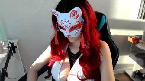 Snapshot of softvoltage_ chatting on 06/27/26, 04:23 Nika Schwarz online show from 06/27/26, 04:23