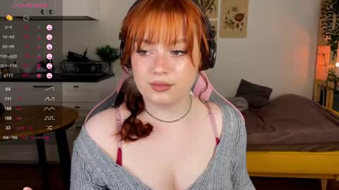 Snapshot of sofy_benson chatting on 06/24/26, 01:43 Sofy online show from 06/24/26, 01:43