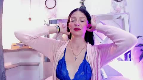 Snapshot of sofy_bonnet chatting on 05/10/26, 01:11 online show from 05/10/26, 01:11