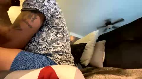 Snapshot of soharddr chatting on 10/25/25, 12:45 soharddr online show from 10/25/25, 12:45