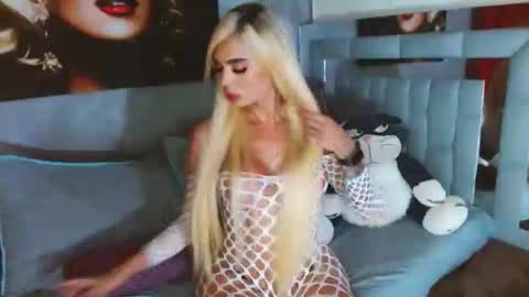 instagram    evalunavelez1. online show from 01/10/25, 12:06