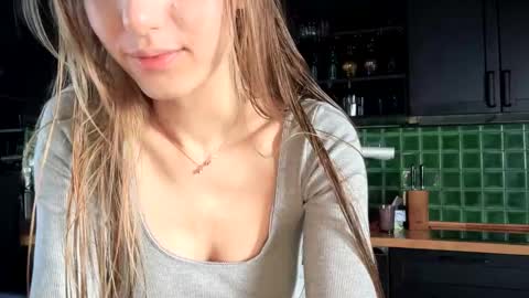 Bella online show from 03/06/26, 05:04